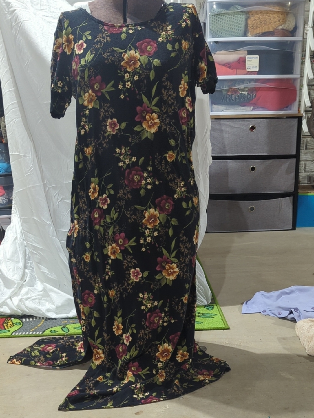 Black Floral Short-Sleeve Maxi Dress - Women's